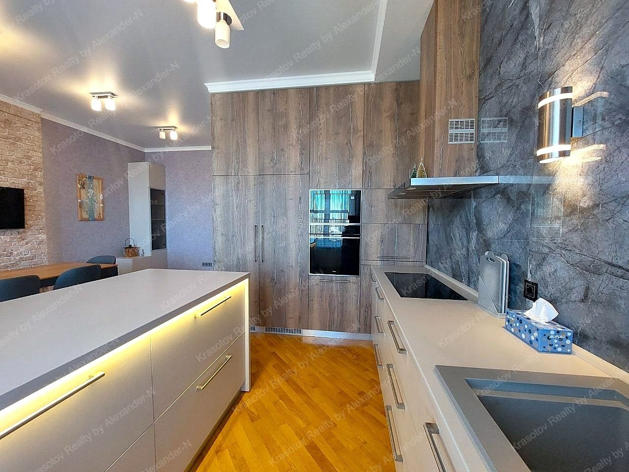 продажа многокомнатной квартиры номер A-174795 в Приморском районе, фото номер 32